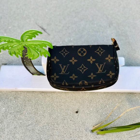 LUX ISLAND | LOUIS VUITTON Mini Pochette - Picture 11 of 16